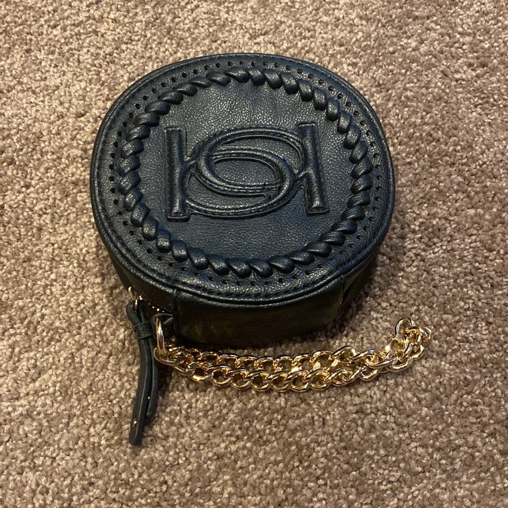 BeBe Black Round Wristlet Wallet Purse Coin Pouch Clutch with gold chain zipper